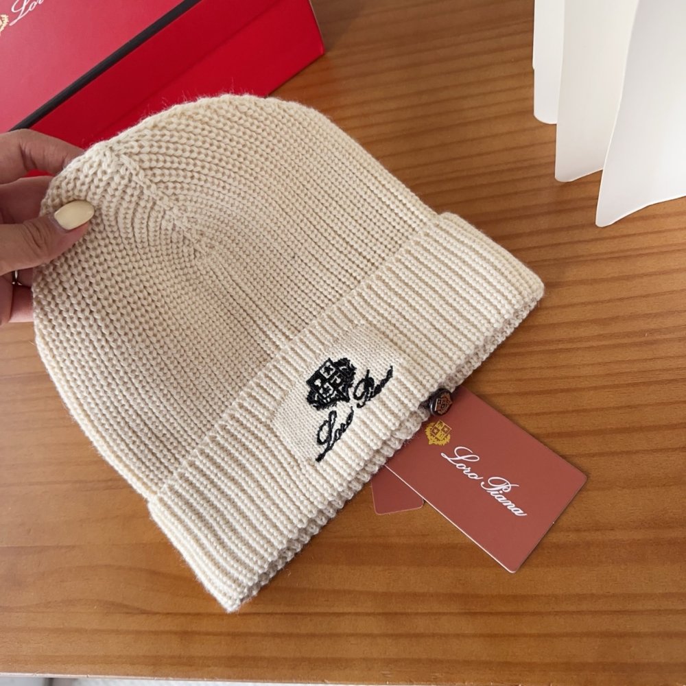 В'язана вовняна шапка фото 5