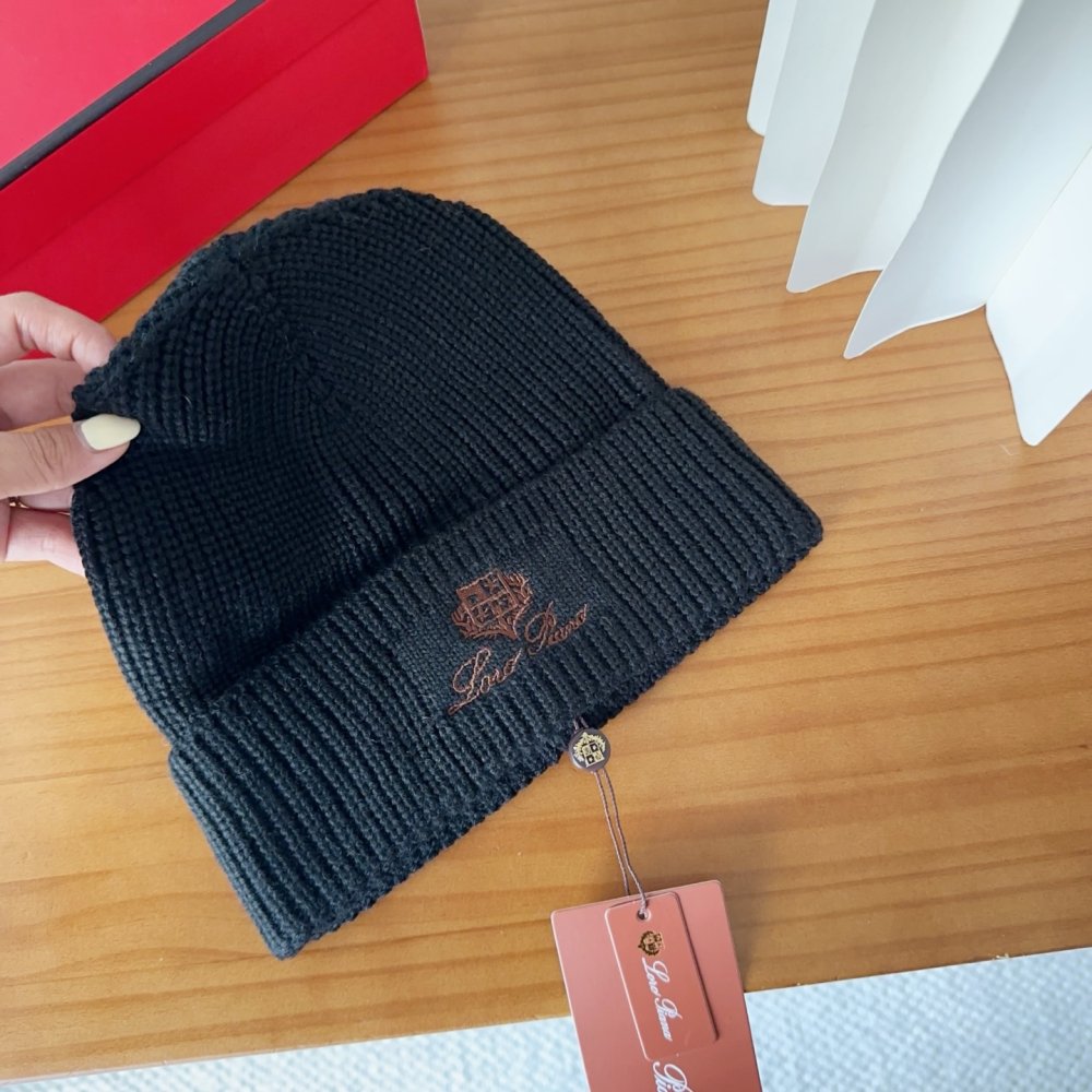 В'язана вовняна шапка фото 5