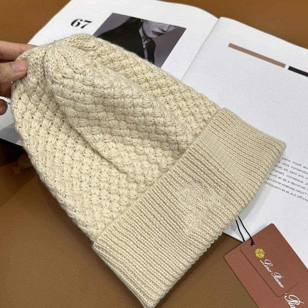 В'язана вовняна шапка фото 5