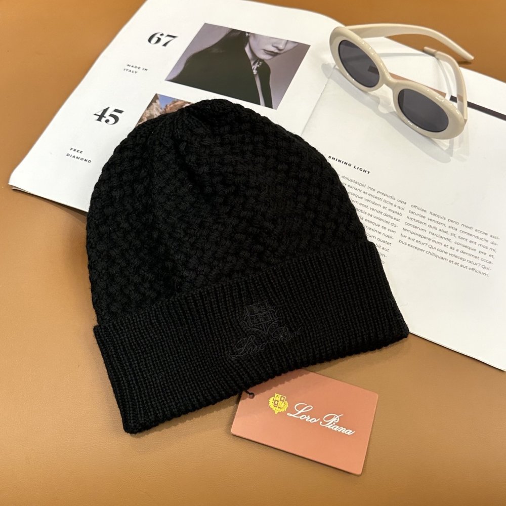 В'язана вовняна шапка фото 5