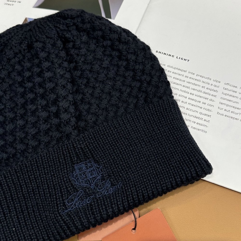 В'язана вовняна шапка фото 5