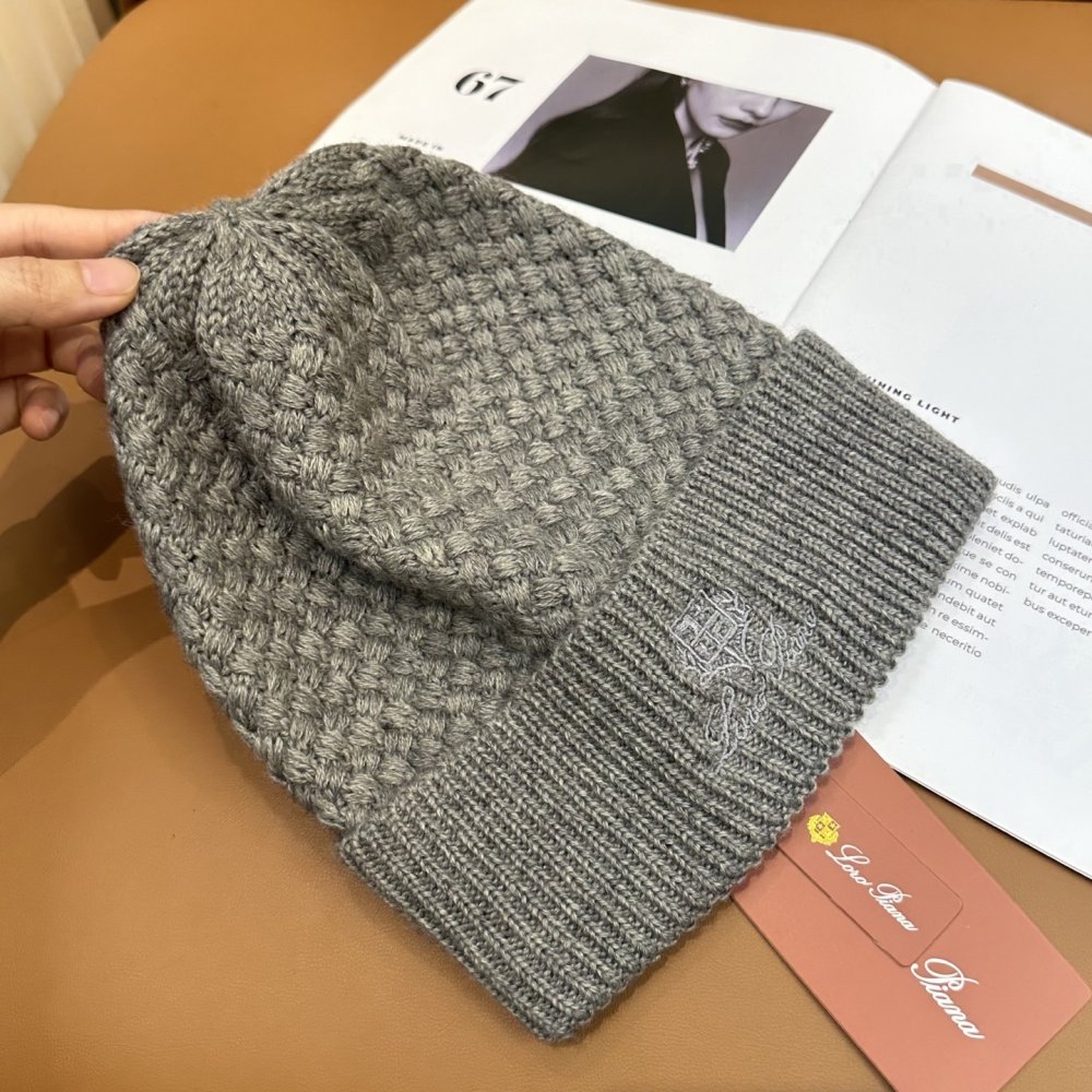 В'язана вовняна шапка фото 5