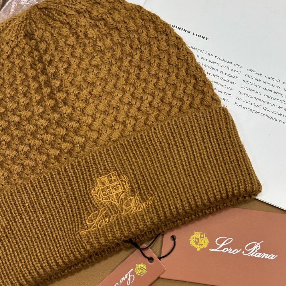 В'язана вовняна шапка фото 5