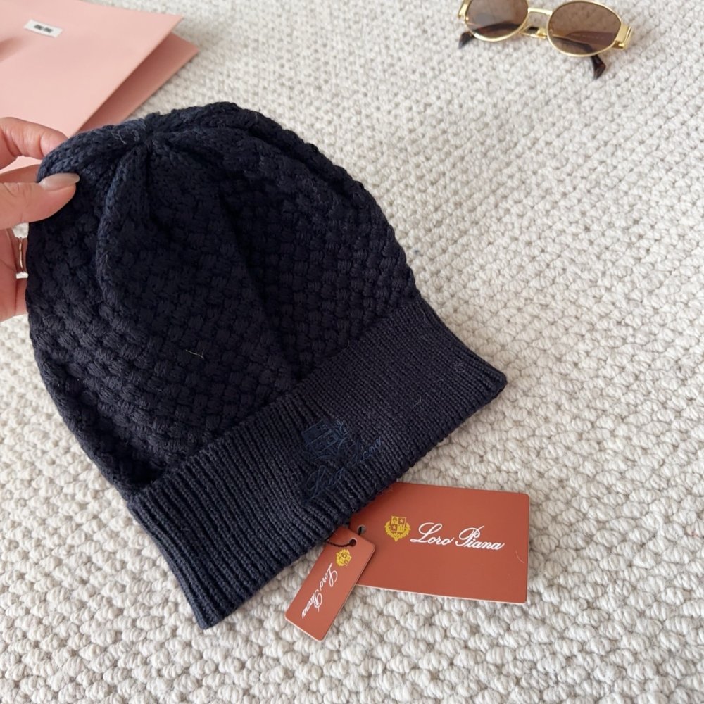 В'язана вовняна шапка фото 5