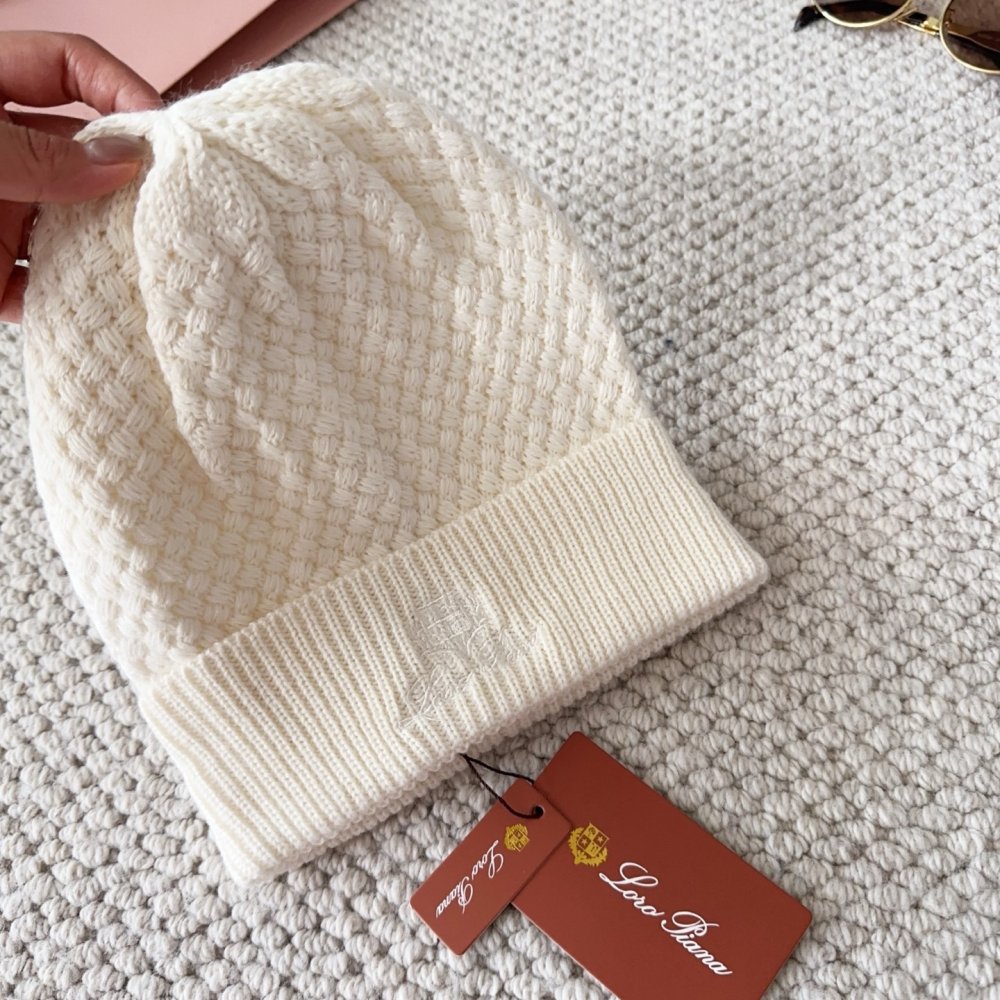 В'язана вовняна шапка фото 5