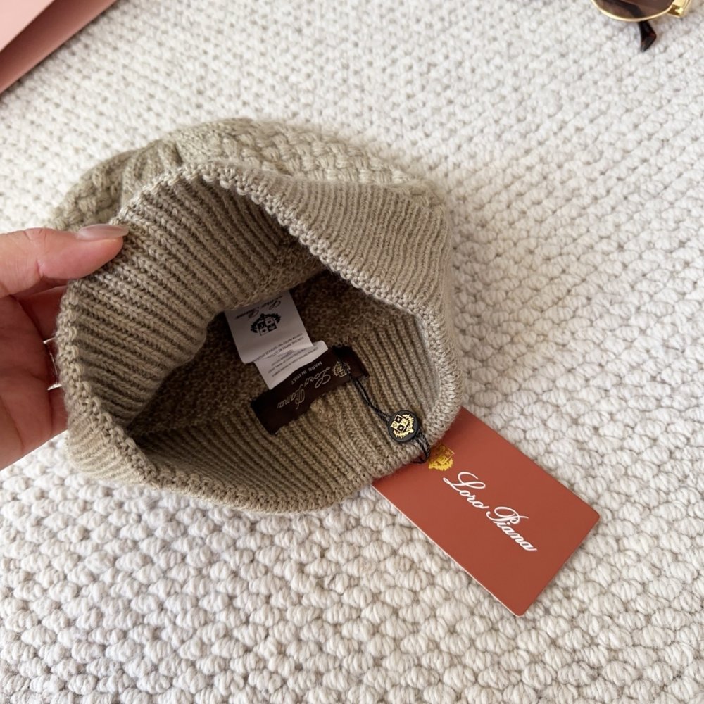 В'язана вовняна шапка фото 5