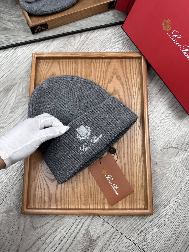 В'язана вовняна шапка фото 5