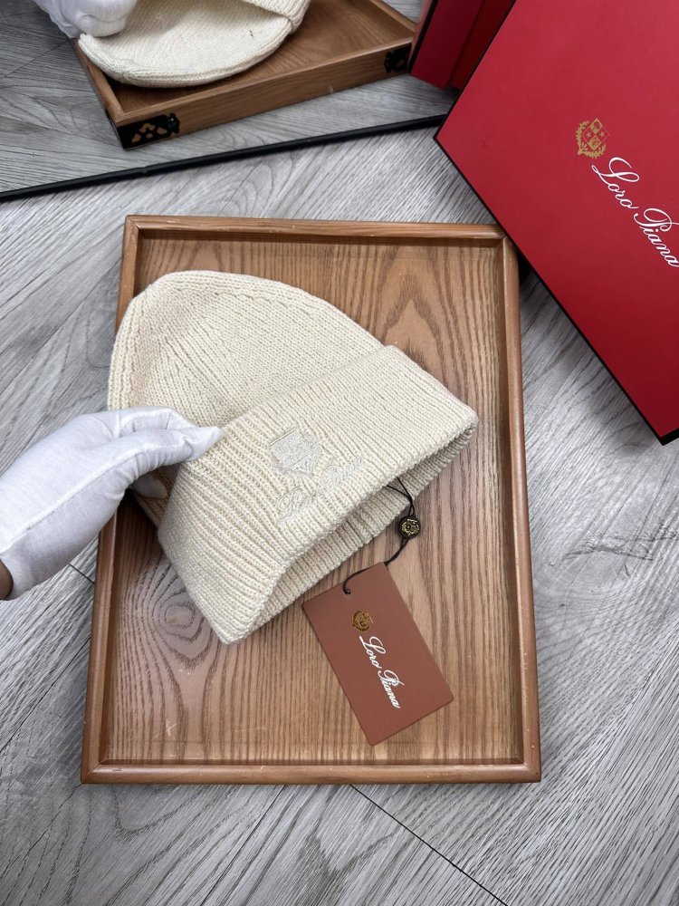 В'язана вовняна шапка фото 5