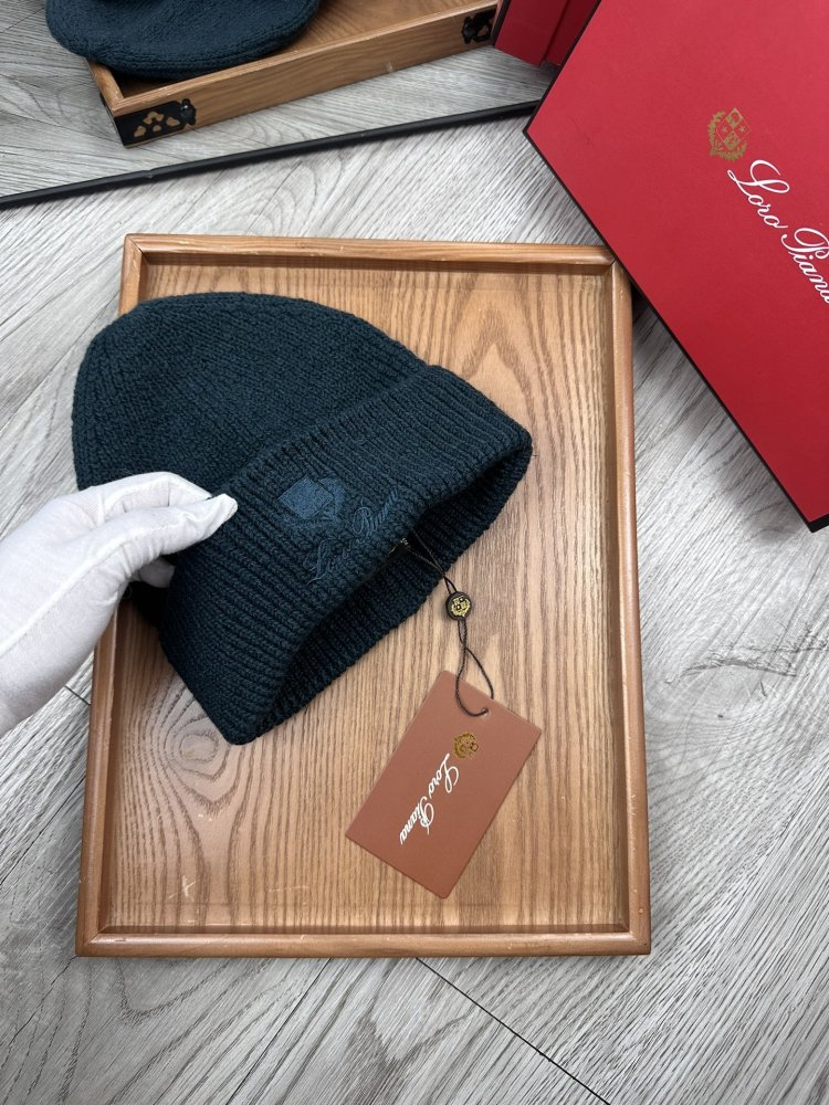 В'язана вовняна шапка фото 5