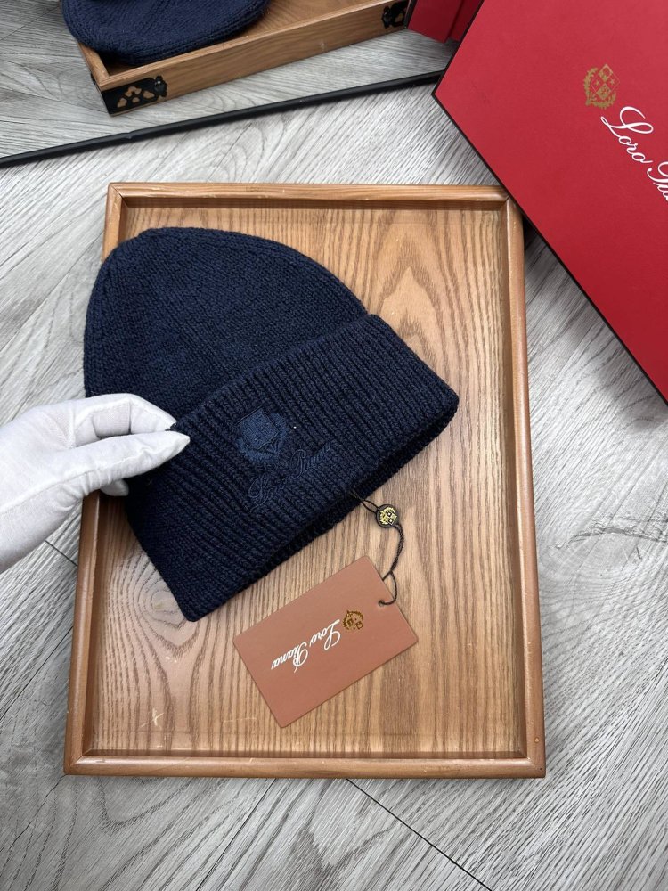 В'язана вовняна шапка фото 5