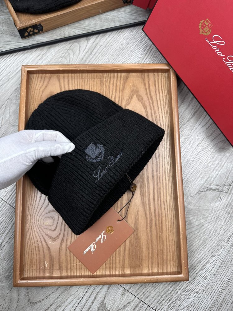 В'язана вовняна шапка фото 5