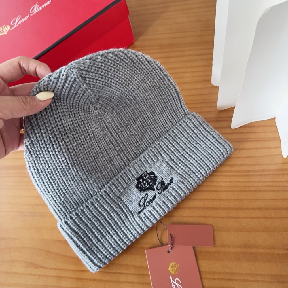 В'язана вовняна шапка фото 5