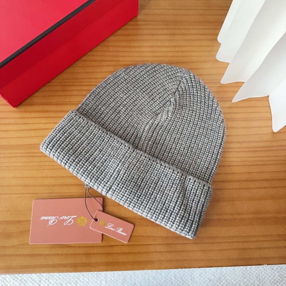 В'язана вовняна шапка фото 5