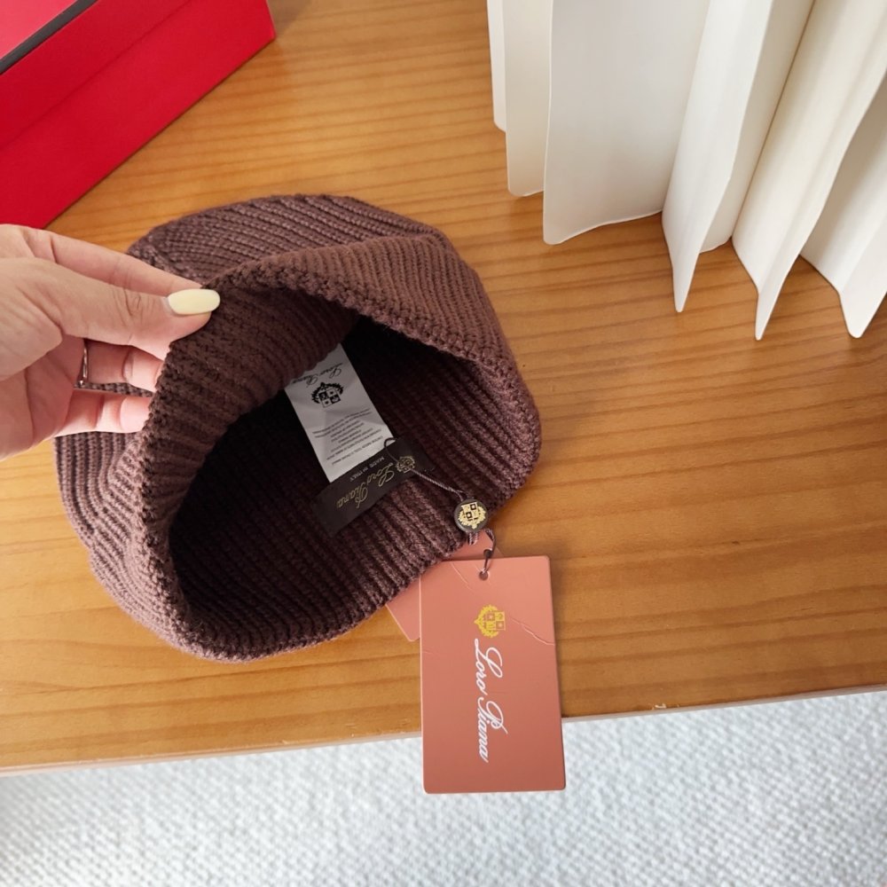 В'язана вовняна шапка фото 5