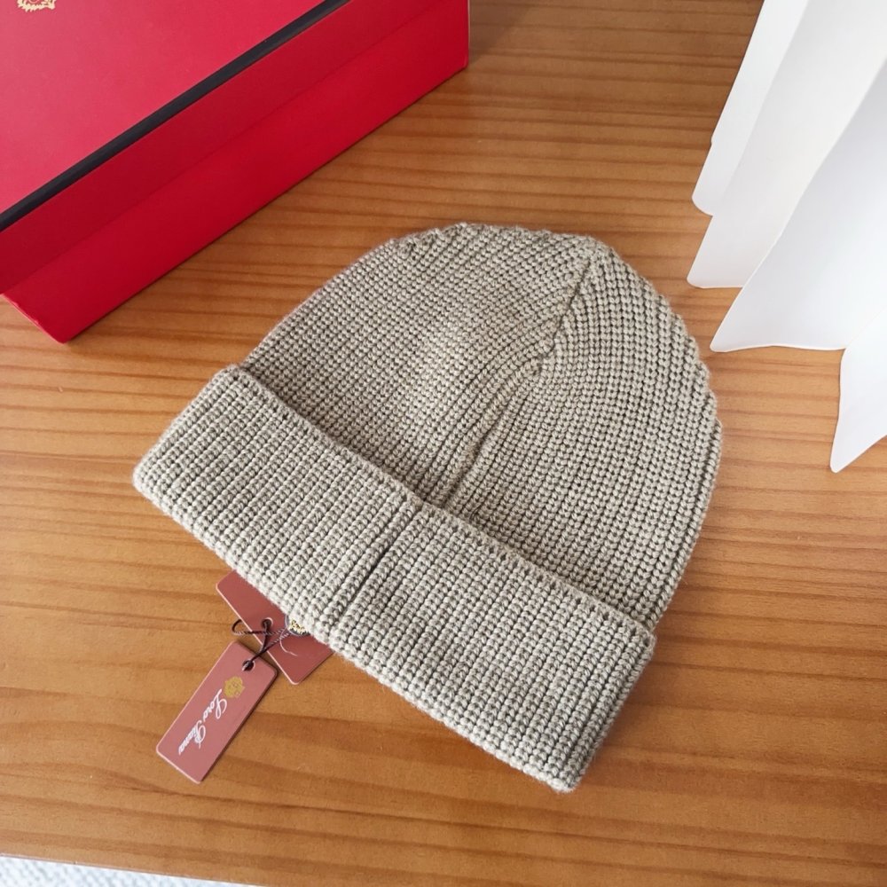 В'язана вовняна шапка фото 6