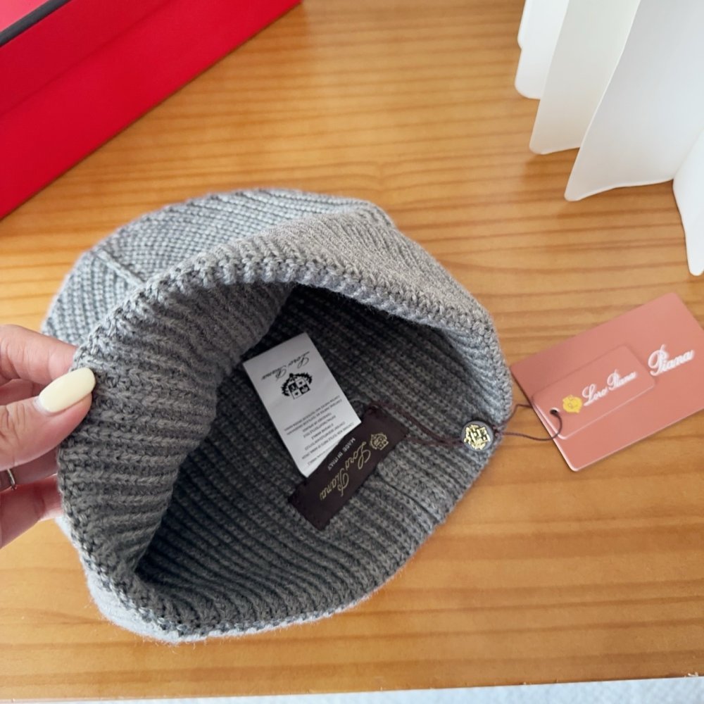 В'язана вовняна шапка фото 6