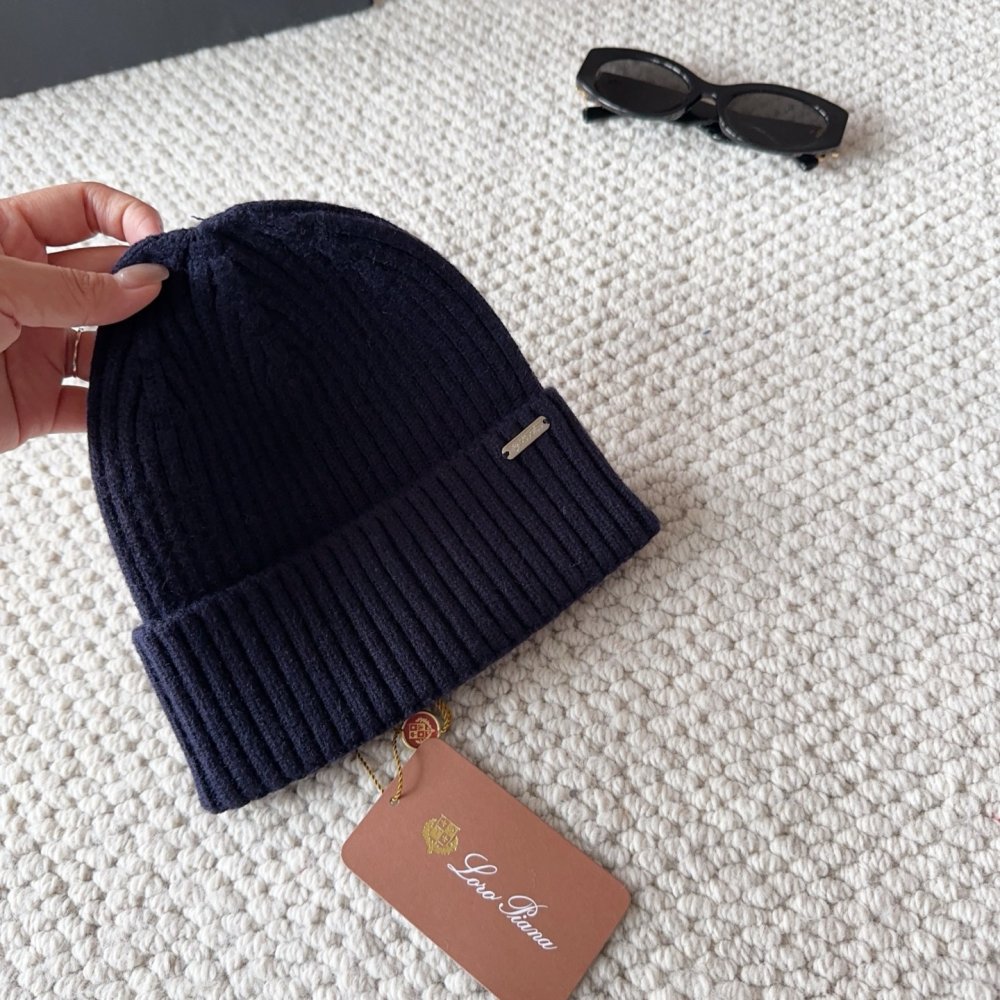 В'язана вовняна шапка фото 6