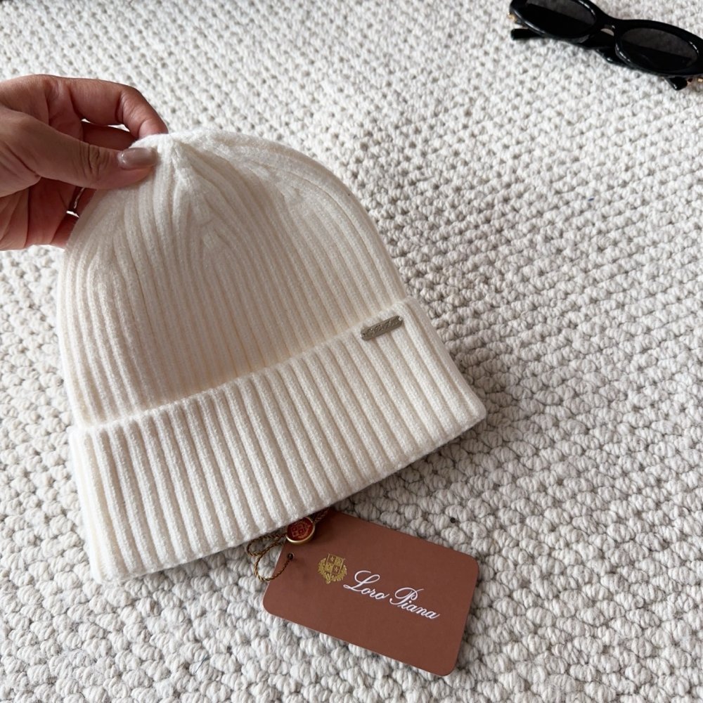 В'язана вовняна шапка фото 6