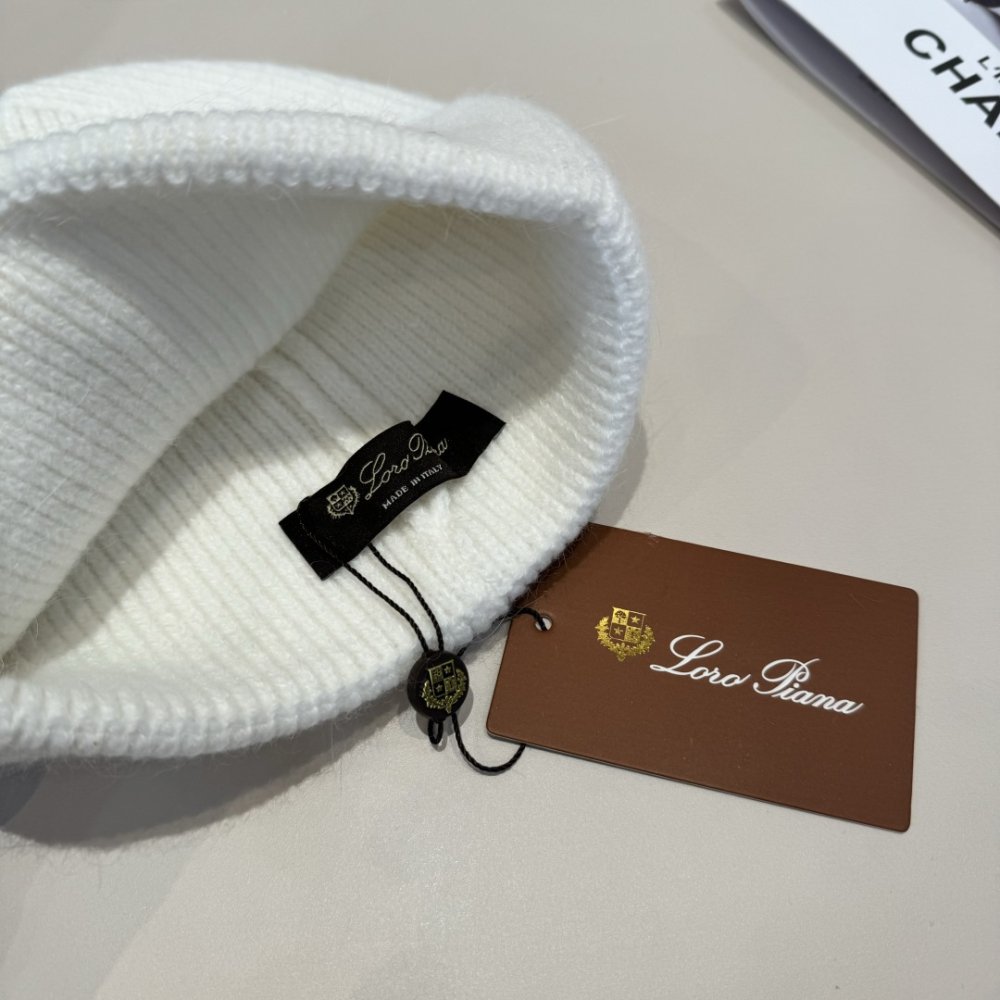 В'язана вовняна шапка фото 6