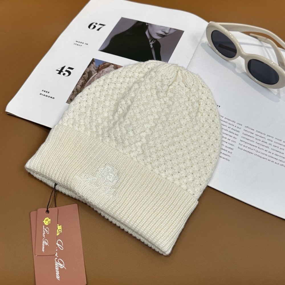 Вязаная шерстяная шапка фото 6