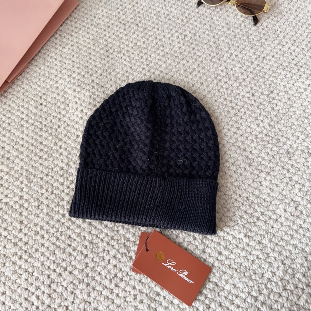 В'язана вовняна шапка фото 6