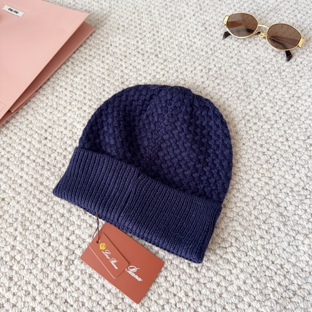 В'язана вовняна шапка фото 6