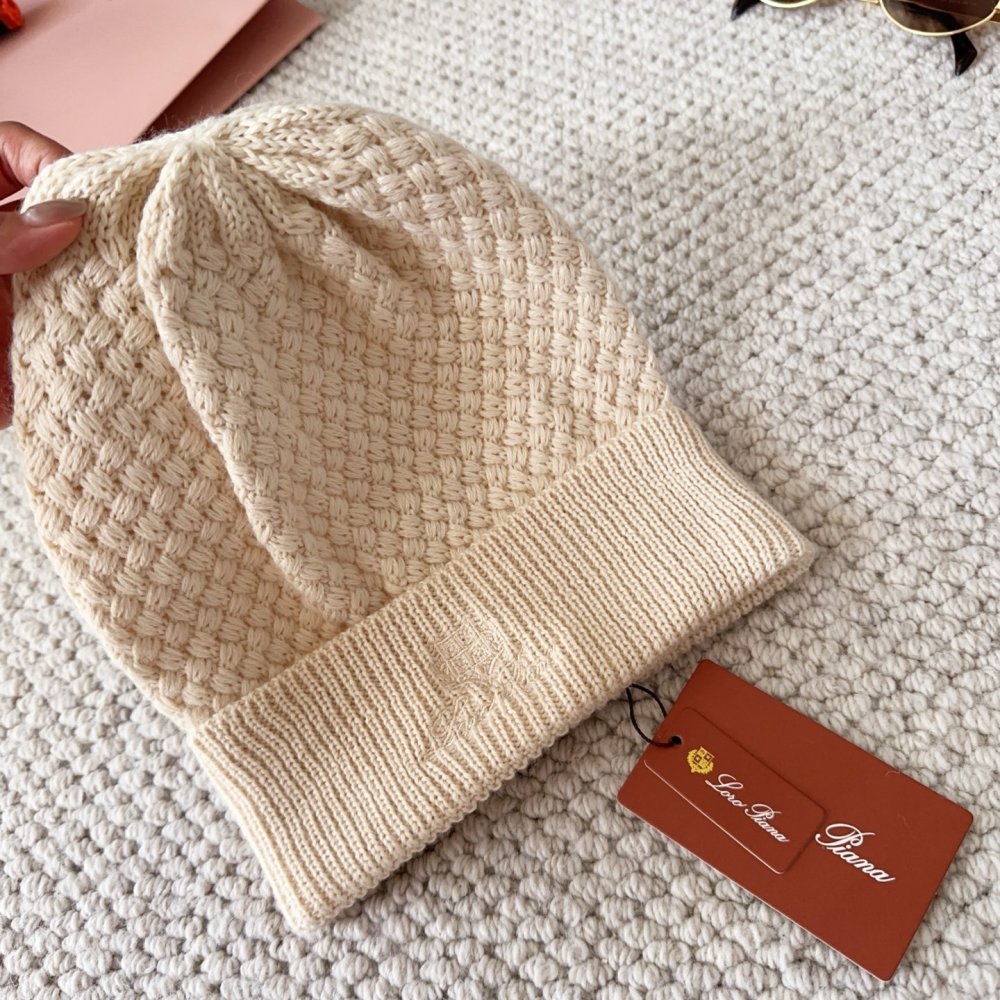 В'язана вовняна шапка фото 6