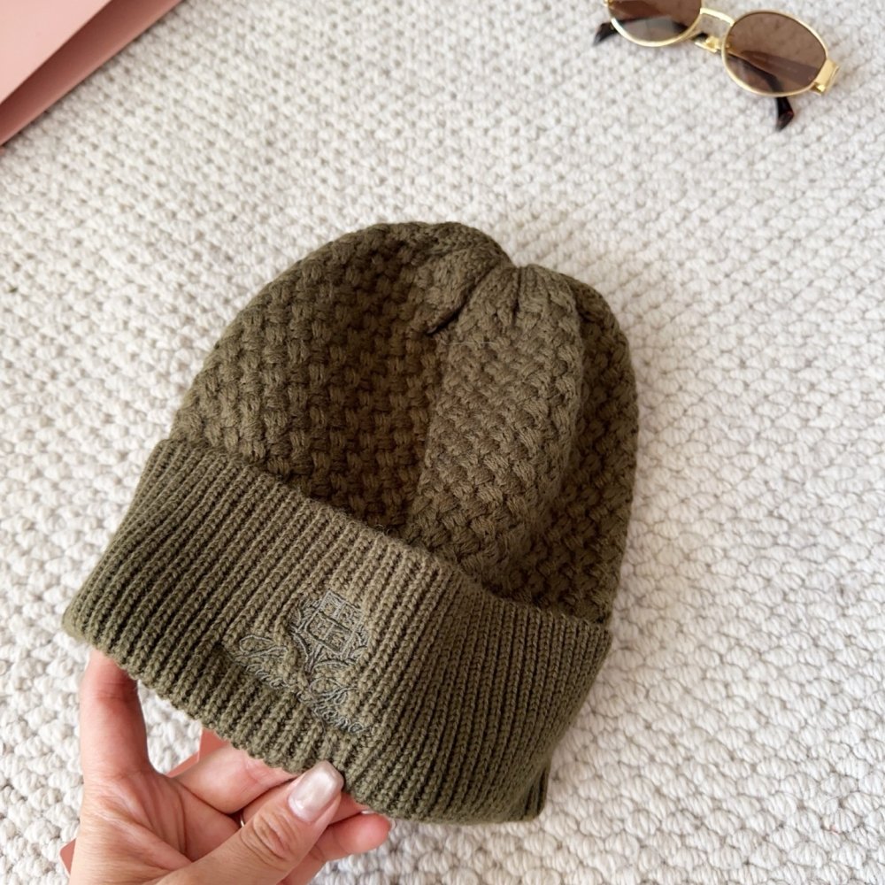 Knitted woolen a cap фото 6