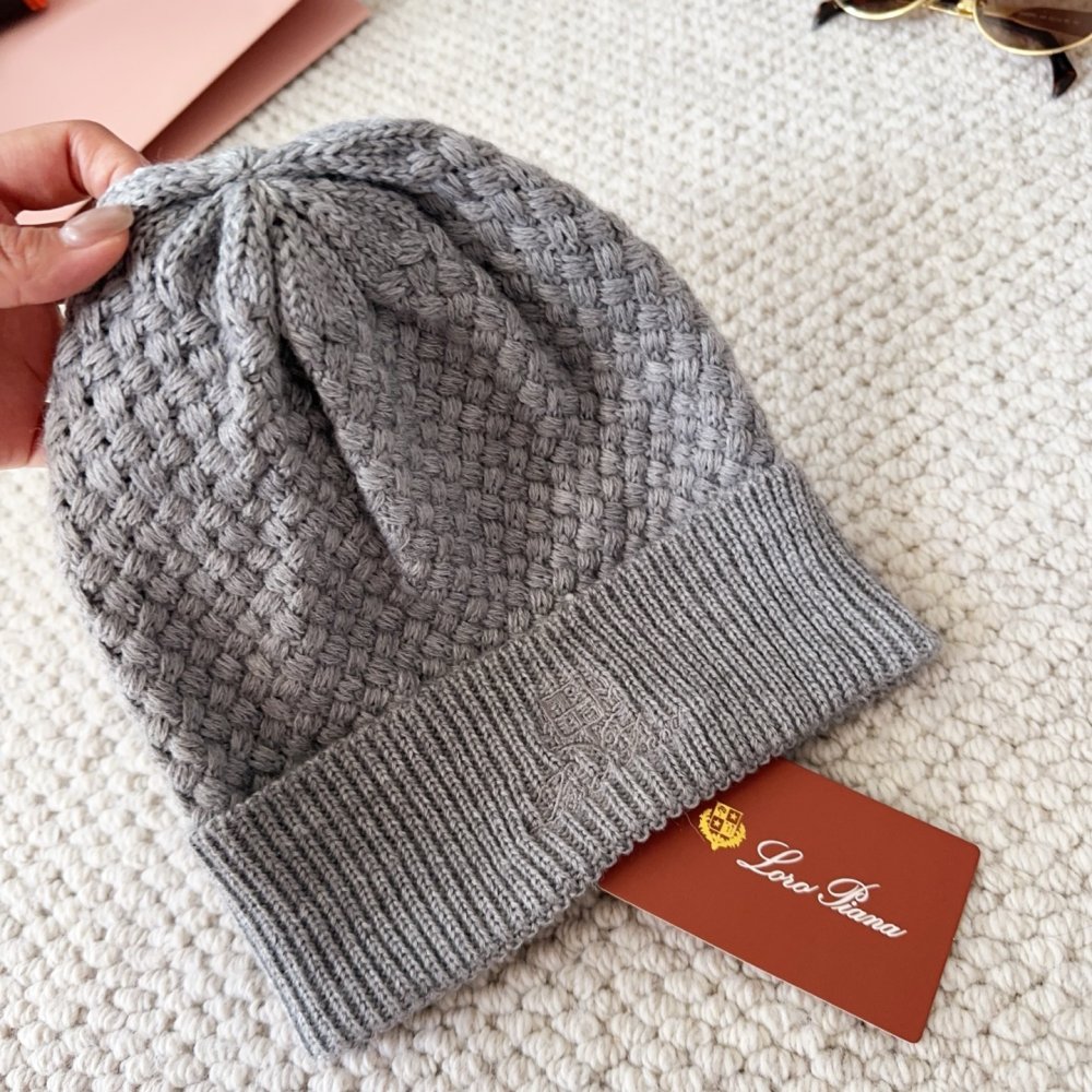 В'язана вовняна шапка фото 6