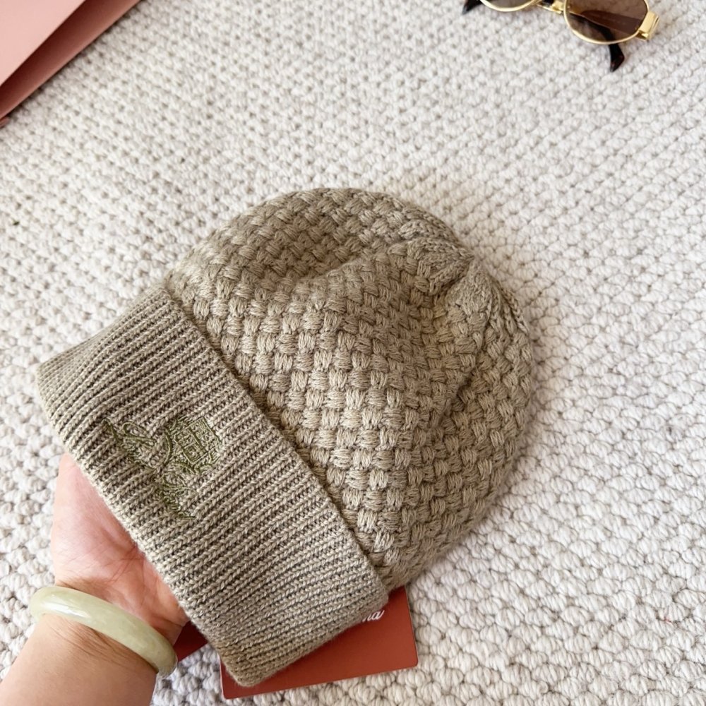 В'язана вовняна шапка фото 6