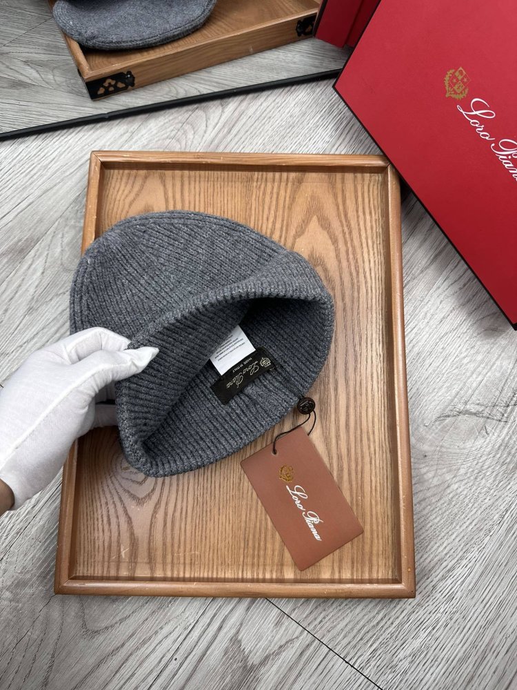 В'язана вовняна шапка фото 6