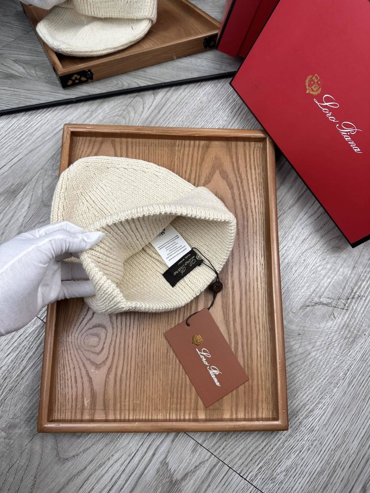 В'язана вовняна шапка фото 6