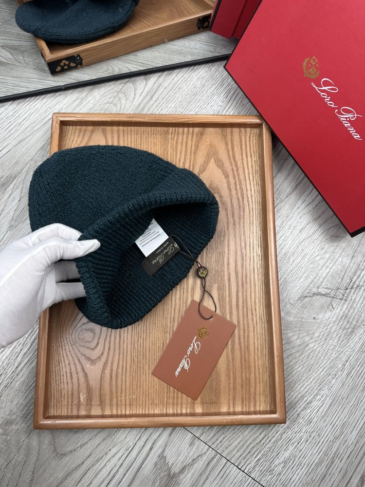 В'язана вовняна шапка фото 6