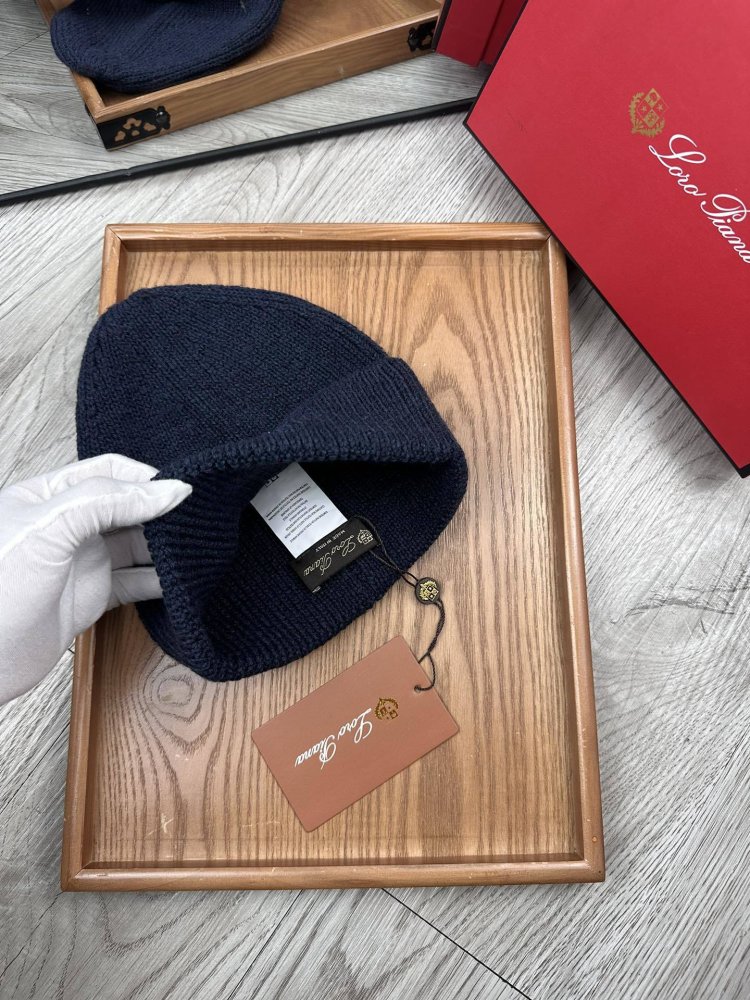 В'язана вовняна шапка фото 6