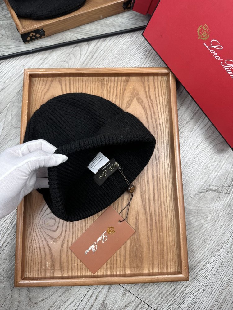 В'язана вовняна шапка фото 6