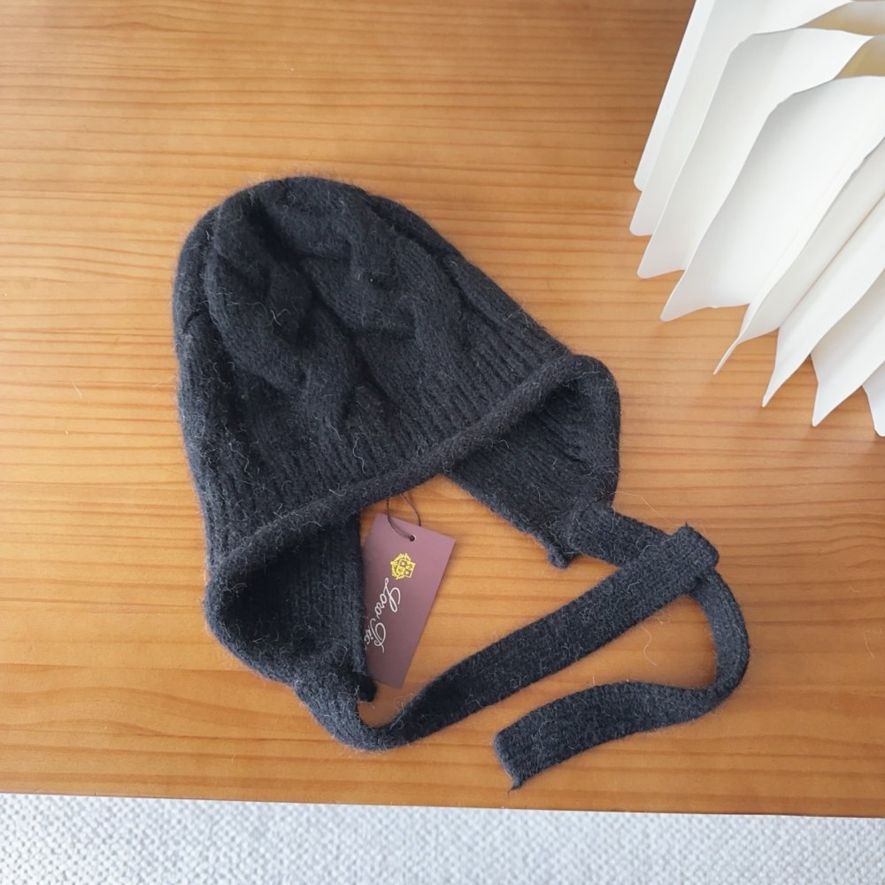 Knitted woolen a cap фото 7