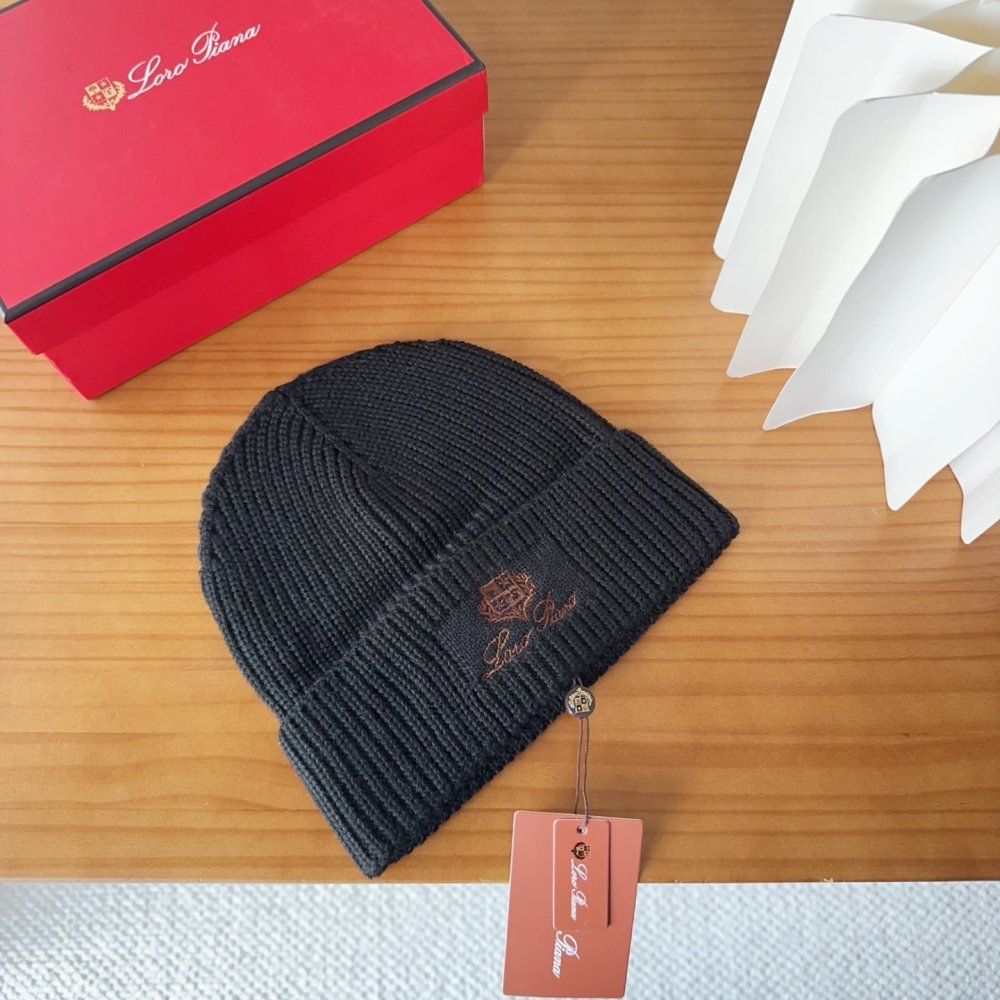 В'язана вовняна шапка фото 7