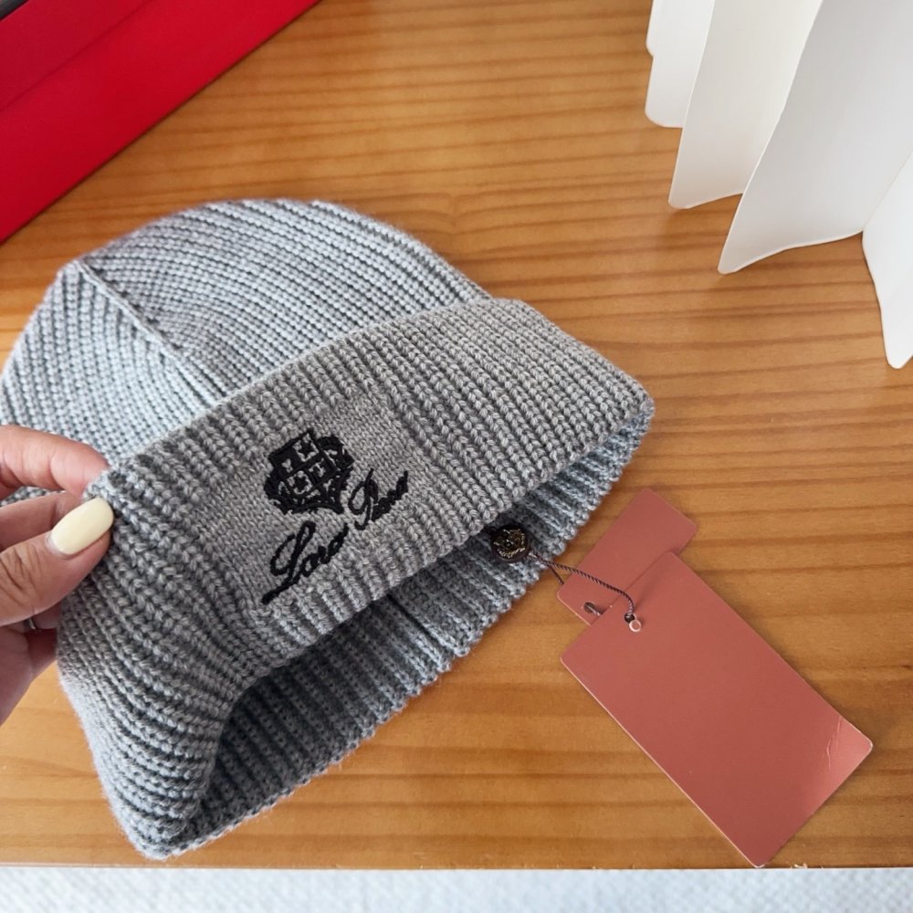 В'язана вовняна шапка фото 7