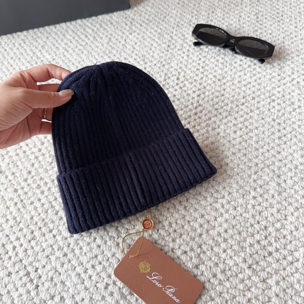 В'язана вовняна шапка фото 7