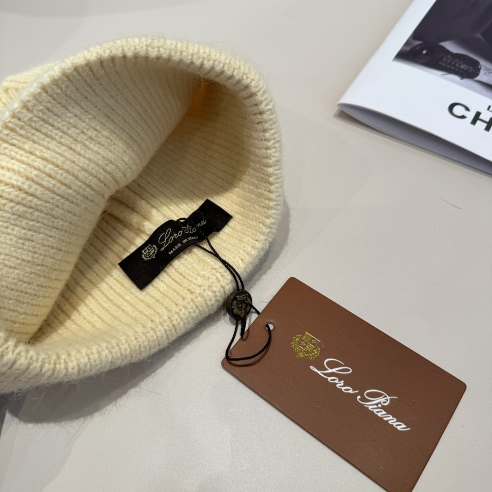 В'язана вовняна шапка фото 7