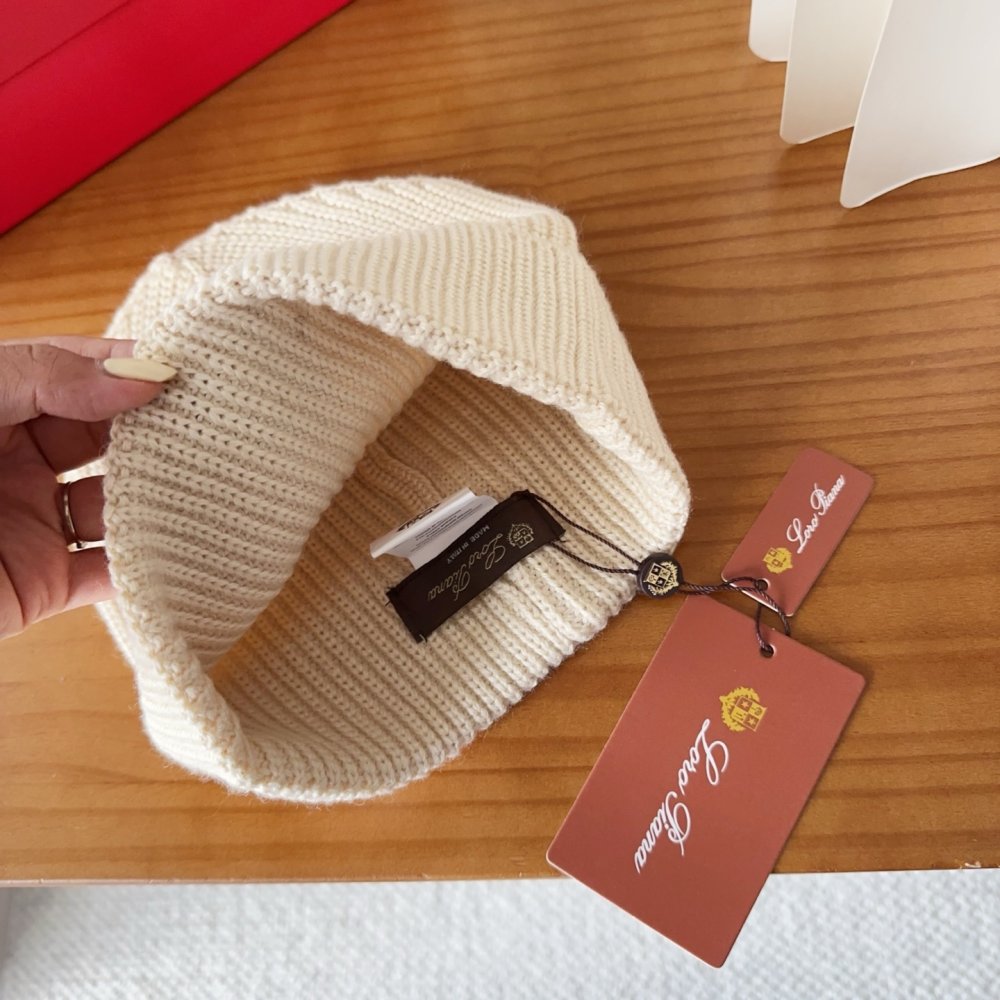 В'язана вовняна шапка фото 7