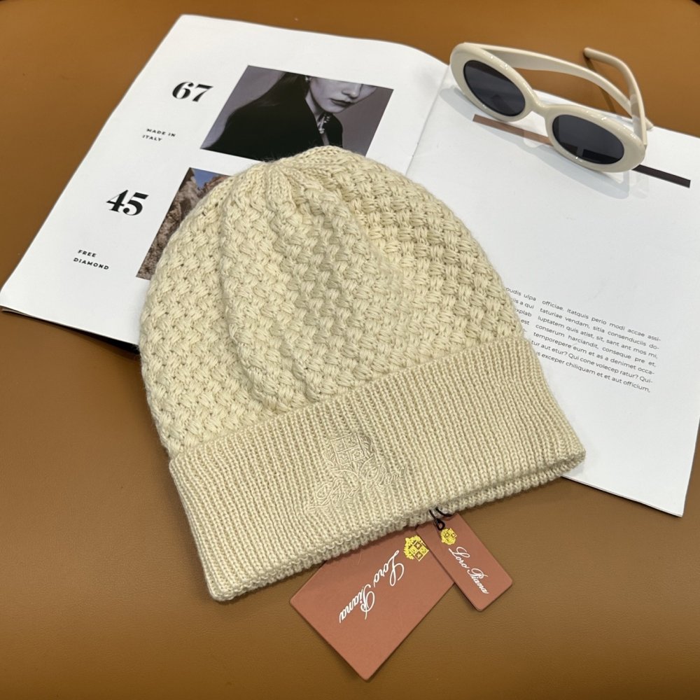 В'язана вовняна шапка фото 7