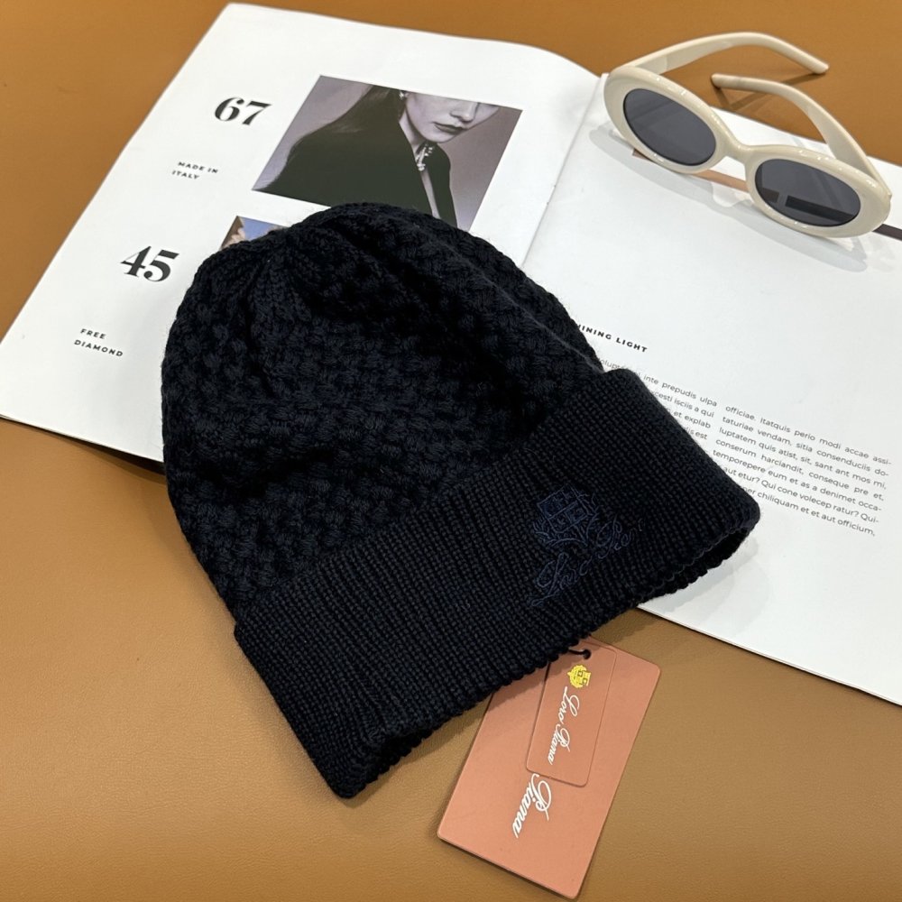 В'язана вовняна шапка фото 7