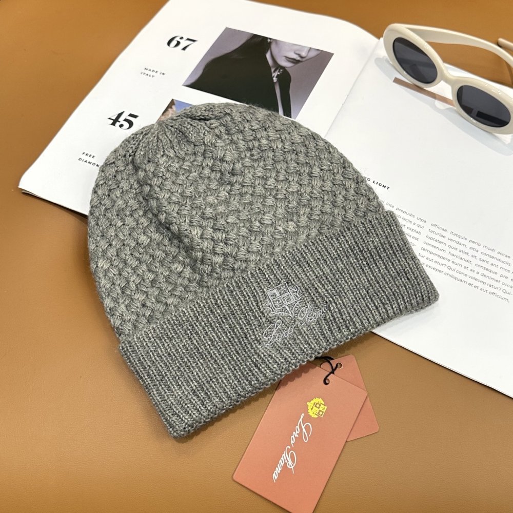 В'язана вовняна шапка фото 7