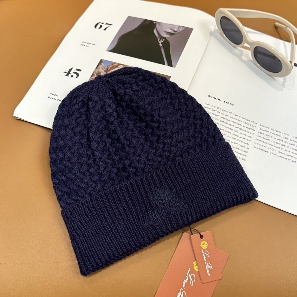 В'язана вовняна шапка фото 7