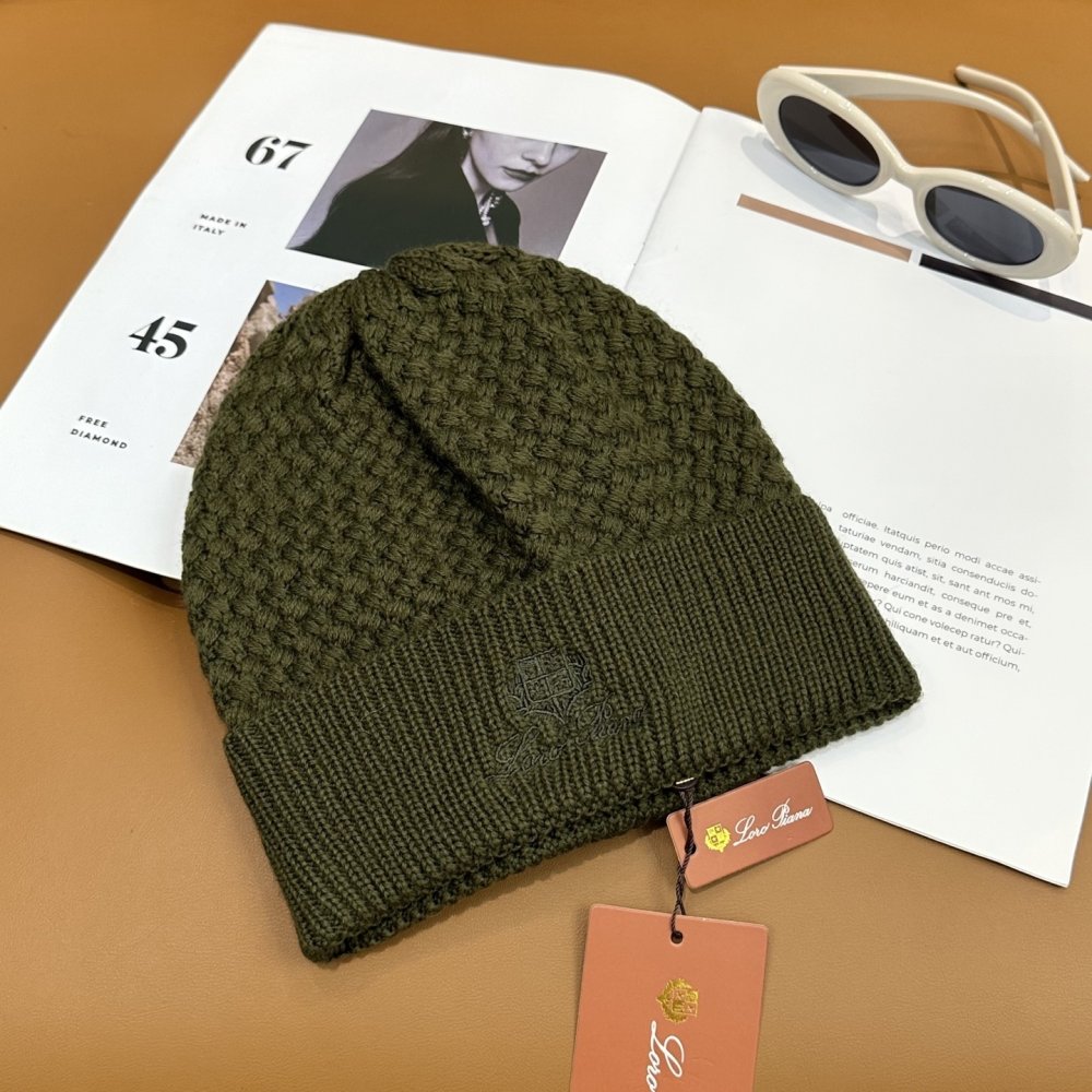 В'язана вовняна шапка фото 7