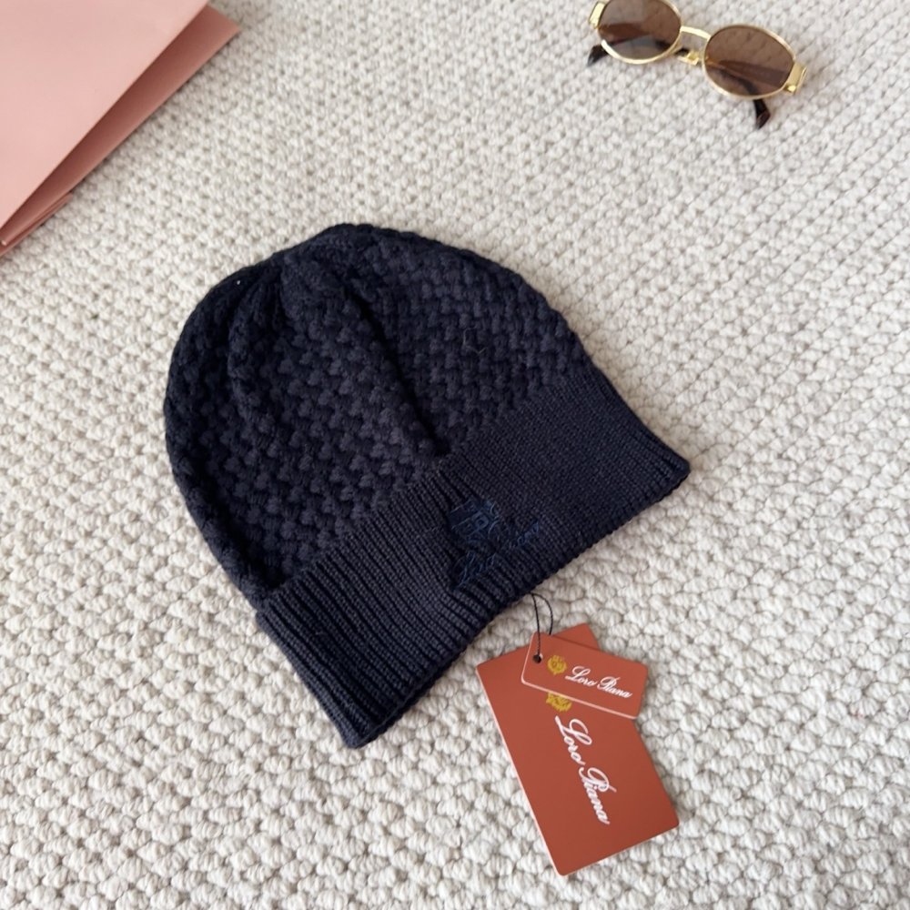 В'язана вовняна шапка фото 7