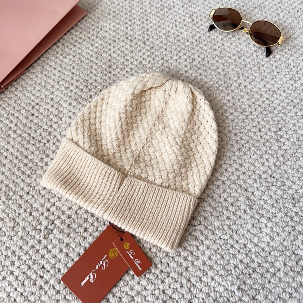 В'язана вовняна шапка фото 7