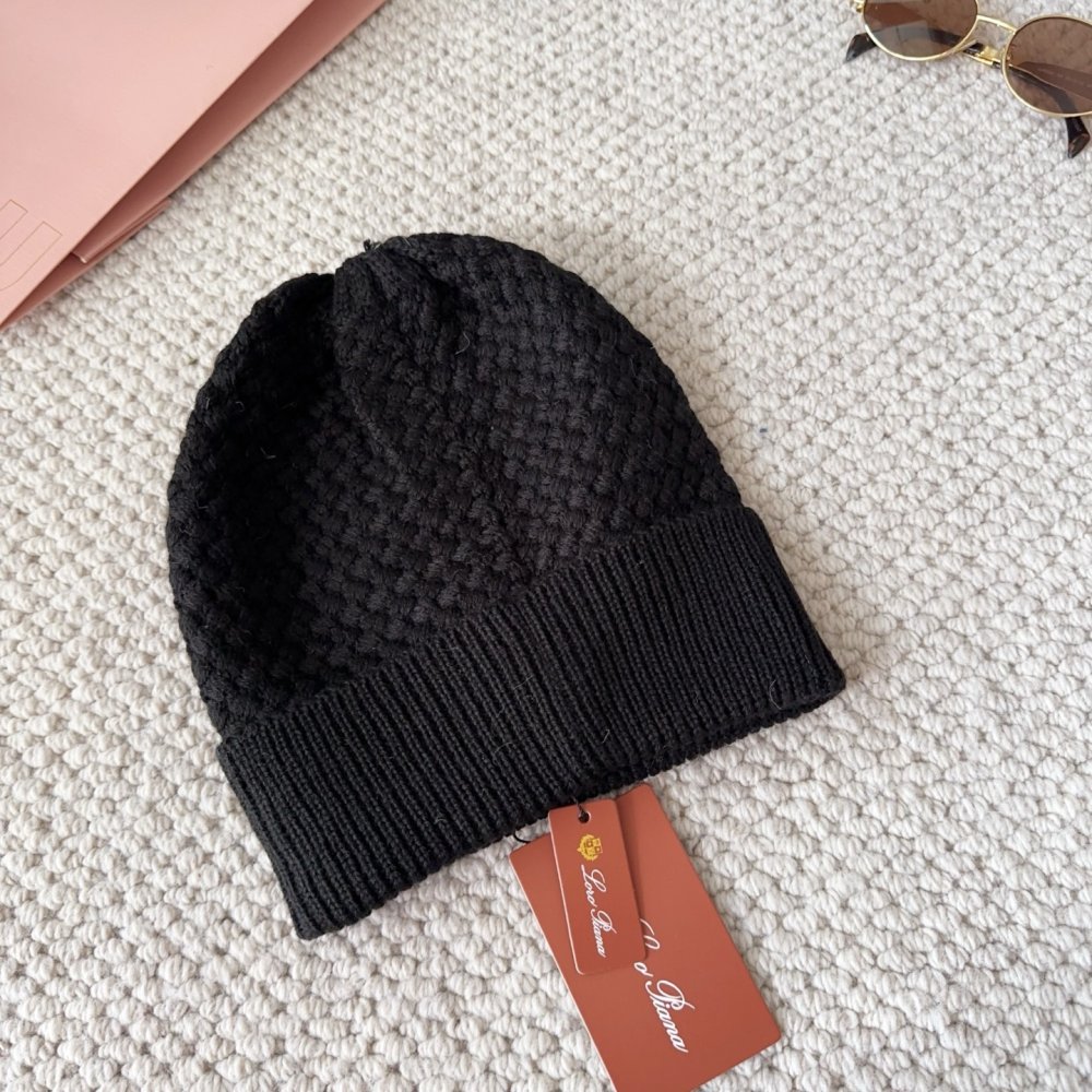 В'язана вовняна шапка фото 7