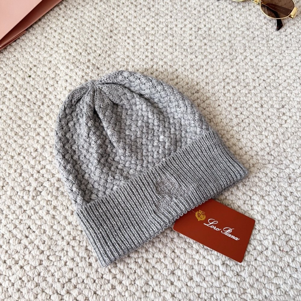 В'язана вовняна шапка фото 7